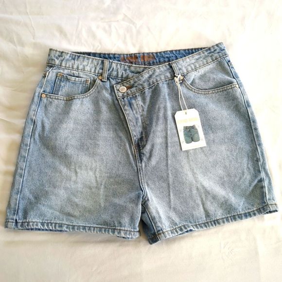 NWT Flying Angel Blue Denim Asymmetrical Zip Shorts Size 17 / 18 - Picture 2 of 9